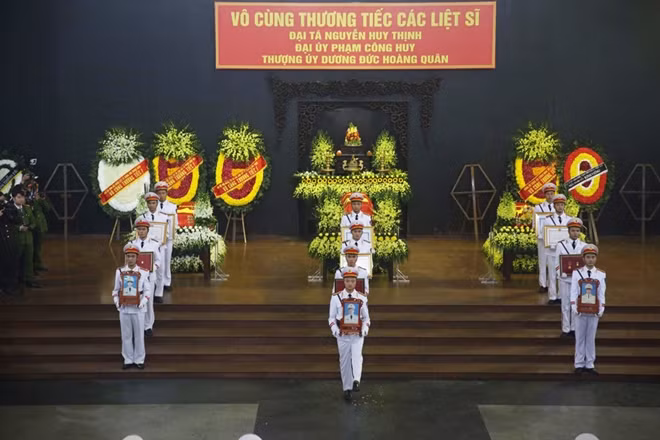 Di ảnh 3 liệt sỹ.