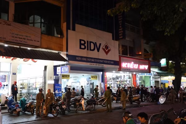 Hiện trường vụ cướp tại ngân hàng.