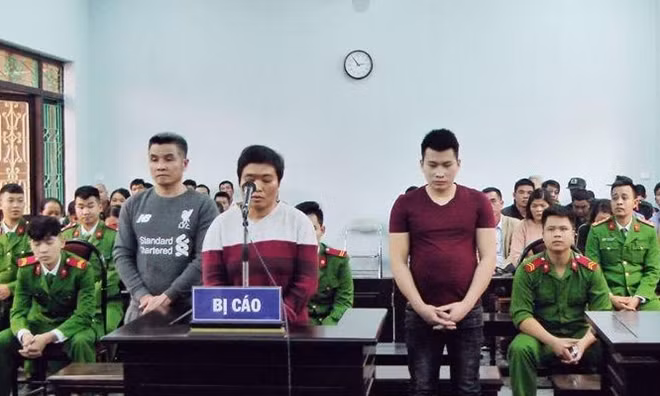 3 bị cáo Nguyễn Thị Thủy, Vì Văn Sen và Ngần Văn Tuấn tại phiên tòa sơ thẩm.