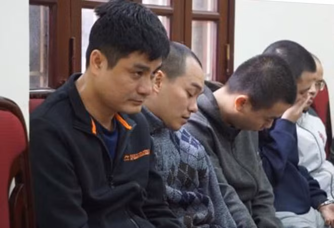 Phí Văn Huấn và các đối tượng trong đường dây tại trụ sở cơ quan Công an.