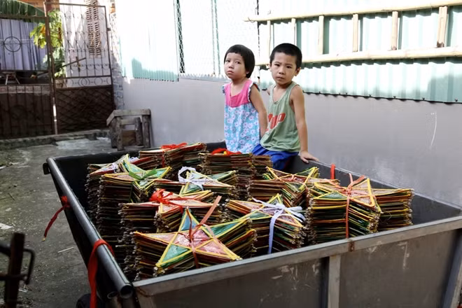 Sản phẩm đèn ông sao của làng Báo Đáp đã được biết đến trên thị trường từ nhiều năm qua.