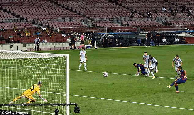 Do ảnh hưởng của đại dịch COVID-19, khán đài sân NouCamp hoàn toàn vắng bóng khán giả. Dù thế Barca vẫn chơi hoàn toàn lấn lướt các vị khách đến từ xứ sở mỳ ống. Ngay phút thứ 10, Lenglet đã mở tỷ số cho "cựu vương" La Liga.