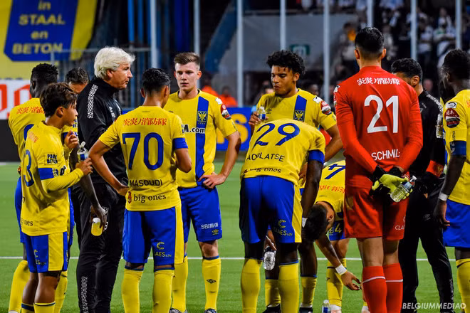 HLV Marc Brys của STVV không trao cơ hội đá chính cho Công Phương. Ảnh: Sint-Truidense Fc.