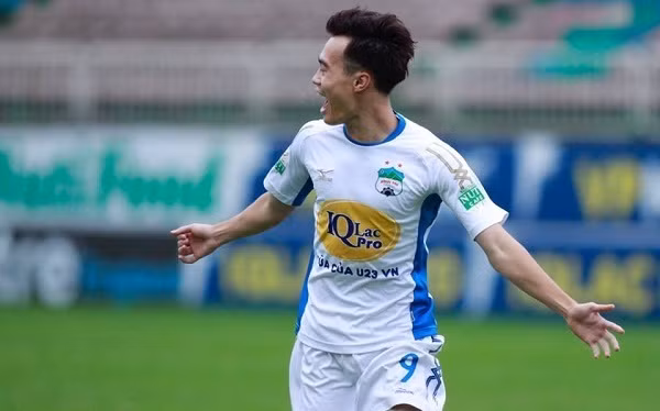 Văn Toàn sẽ không thể ra sân tại vòng 22 V. League 2018. Ảnh: VNE.