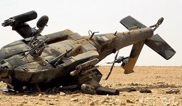 Xác chiếc Apache tại Yemen. Xác chiếc Apache tại Yemen.