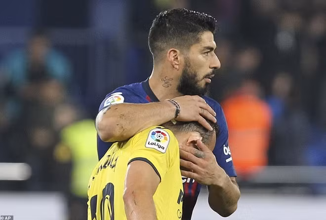 Suarez ấn định tỷ số 4-4 cho Barca ...