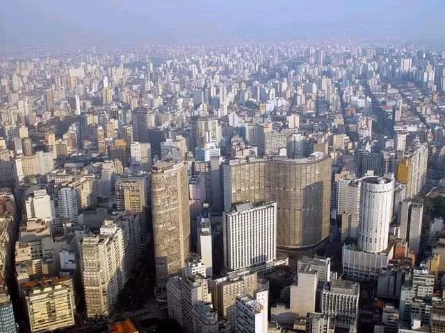 “Rừng” nhà chọc trời gần như… bất tận là cảnh quang gây ấn tượng ở Sao Paulo.