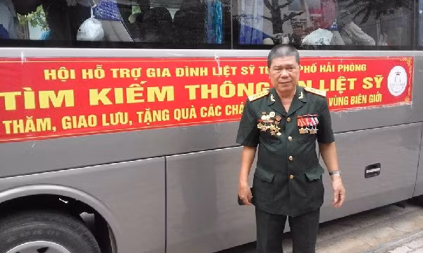 Ông Mậu trong một chuyến đi làm từ thiện tại một số tỉnh biên giới.