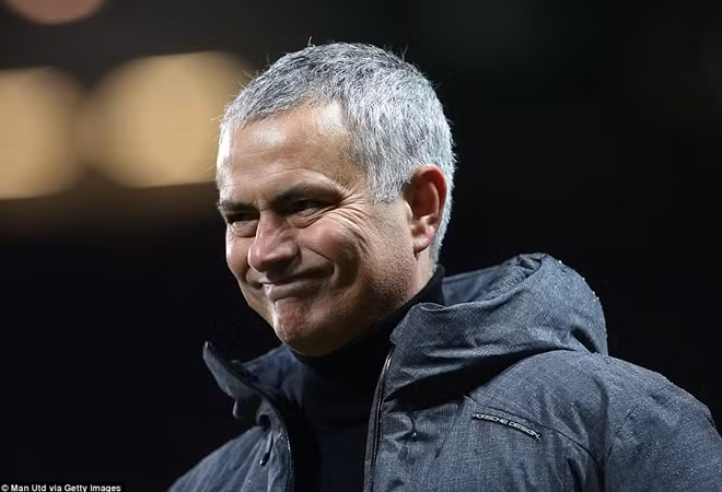 Nụ cười "khó đỡ" của Mourinho.