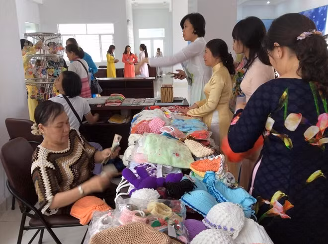 Gian hàng của chị Đào trong một hội chợ.