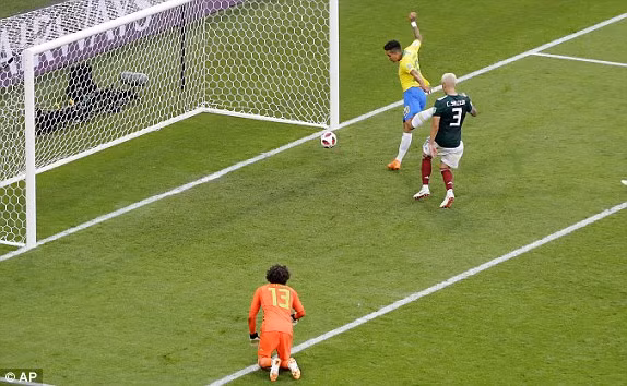 Pha ghi bàn đặt dấu chấm hết cho Mexico của Firmino . Pha ghi bàn đặt dấu chấm hết cho Mexico của Firmino .