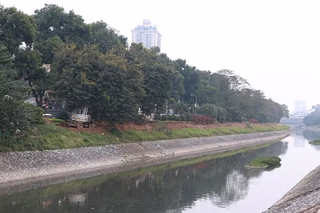 Đoạn đường dài 4 km sẽ được mở rộng bằng cách xén bởi một phần vỉa hè...