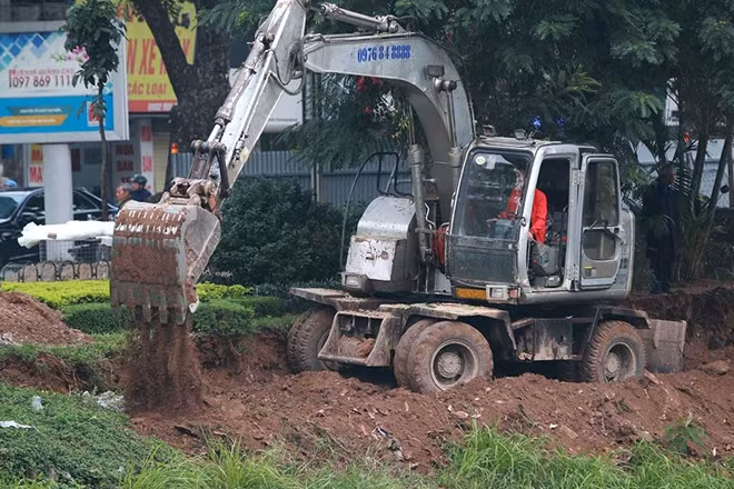 Mặt đường sẽ được mở rộng thêm trung bình 3,5m. Ngoài ra, đơn vị thi công sẽ xây mới mặt đường bê tông nhựa rộng 4m cho người đi bộ, đi xe đạp kết hợp với lan can đặt trực tiếp trên tường chắn bê tông cốt thép sát mép bờ sông.