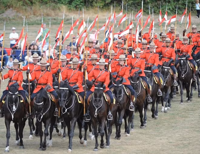 Lực lượng cảnh sát Kỵ binh Hoàng gia Canada.
