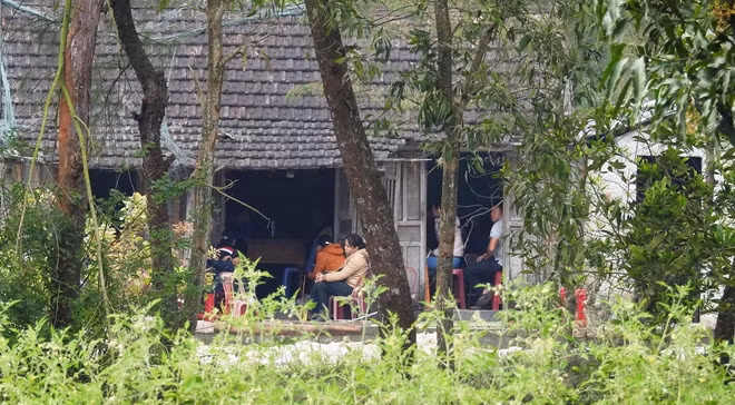 "Cơ sở" xem bói của "thầy" Gái cách UBND xã Gio Hải chỉ vài trăm mét.