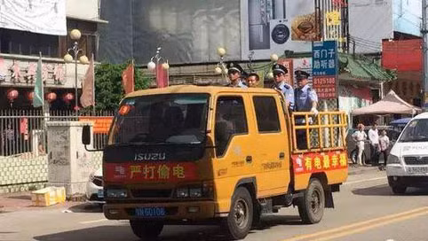 Các bị cáo bị đưa đi tử hình ngay sau khi tòa tuyên án.