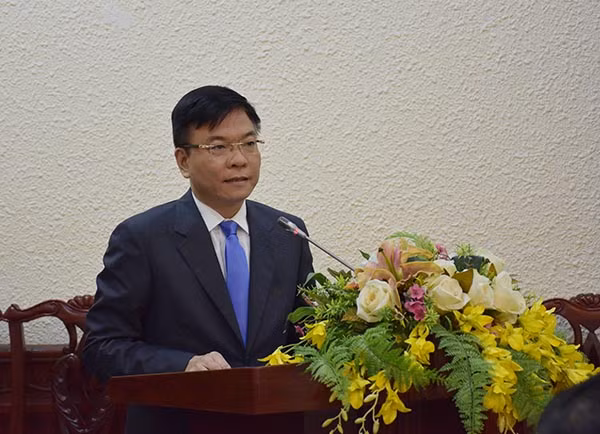 Bộ trưởng Bộ Tư pháp Lê Thành Long trả lời chất vấn