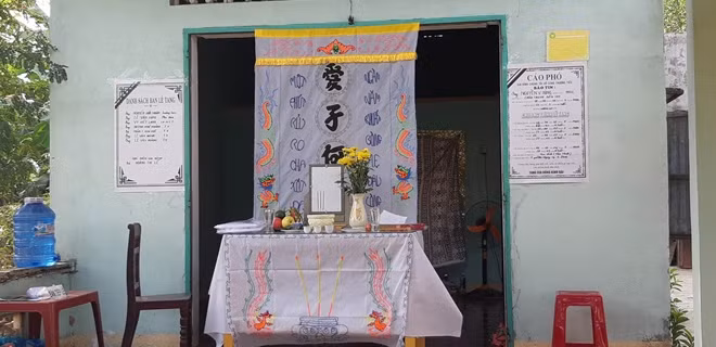 Người đàn ông thiệt thòi, nay chết đi cũng không kịp có di ảnh để thờ tự.