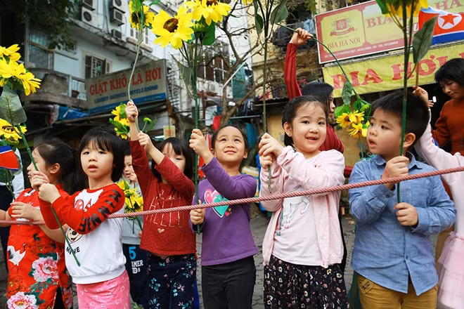 ...nên nhiều tầng lớp nhân dân rất hào hứng với chuyến thăm chính thức của Chủ tịch Triều Tiên.