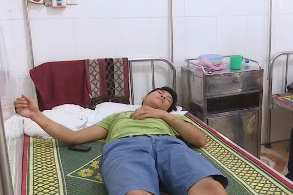 Kiểm lâm Nguyễn Trung Nghĩa bị thương đang được điều trị tại Bệnh viện Đa khoa khu vực Bắc Quảng Bình. Kiểm lâm Nguyễn Trung Nghĩa bị thương đang được điều trị tại Bệnh viện Đa khoa khu vực Bắc Quảng Bình.