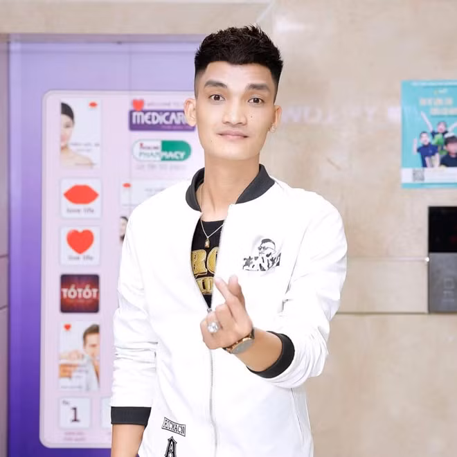 Mạc Văn Khoa đang ngày càng khẳng định được tài năng của mình bằng nét diễn mới lạ.