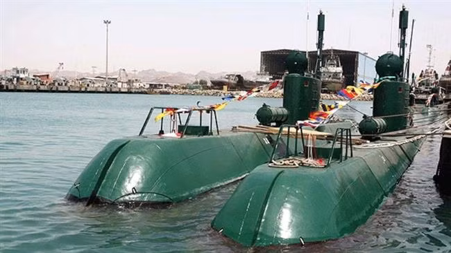 Hai tàu ngầm nội địa của Iran.
