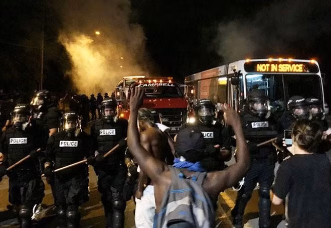 Tình hình tại thành phố Charlotte vẫn đang rất căng thẳng. Ảnh: Reuters.