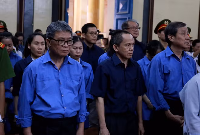 Các bị cáo tại toà.