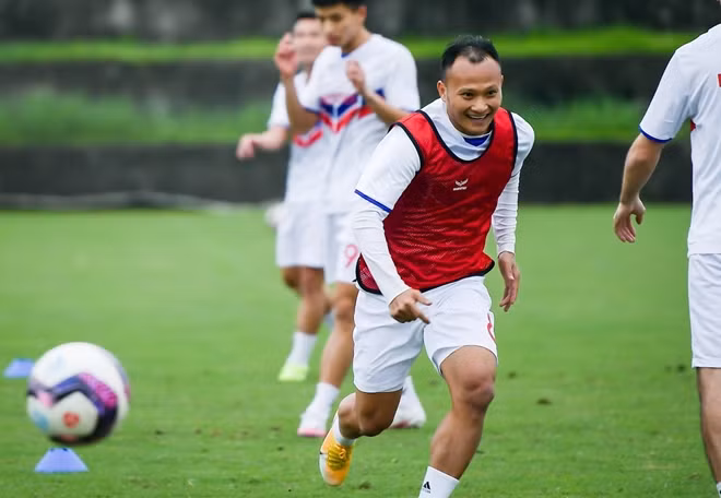 Trọng Hoàng sẽ có khả năng cao bỏ lỡ vòng loại World Cup 2022. Ảnh: Viettel FC.