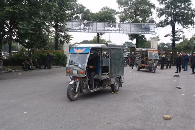 Khoảng hơn 15h rất nhiều xe ba bánh đã tràn vào khuôn viên trụ sở VFF.