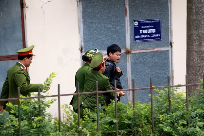 ... thậm chí một số thành phần quá khích còn bị bắt giữ.