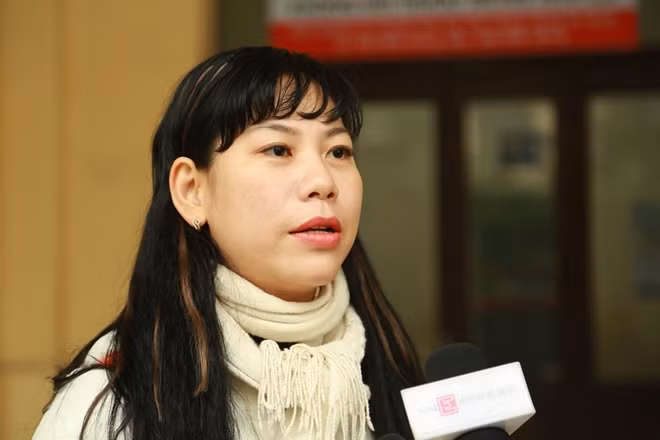 Chị Lê Minh Hằng thành viên nhóm thiện nguyện Hoa Cúc Xanh cho biết số khẩu trang trên đã được phân tách thành các túi gồm 3 chiếc ngay trong đêm 1-2 để sáng nay phát cho người dân.