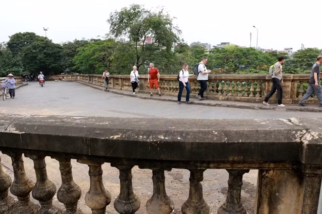 Đồng thời cũng là địa điểm du lịch mà rất nhiều khách du lịch tới Hà Nội chọn ghé thăm.