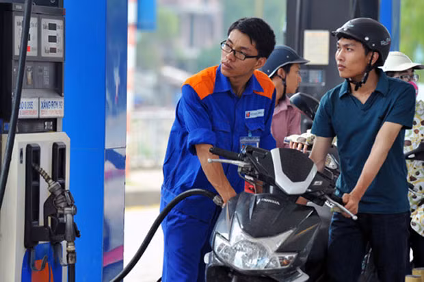 Giá xăng mới có hiệu lực từ 15h chiều nay (4-1). Ảnh: Dân trí. Giá xăng mới có hiệu lực từ 15h chiều nay (4-1). Ảnh: Dân trí.