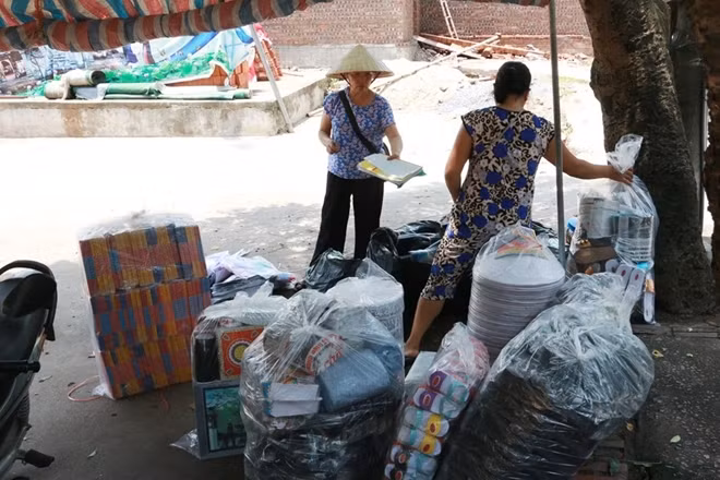 Càng vào dịp gần Tết và Rằm tháng 7 Âm lịch khách đến mua hàng ỏ làng Phúc Am càng đông. Một đơn hàng có thể từ vài trăm ngàn đến hàng chục thậm chí cả trăm triệu đồng....