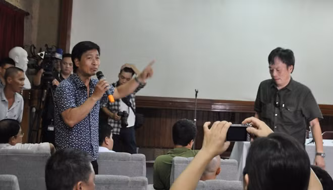 Nghệ sĩ hãng phim truyện Việt Nam tố ban lãnh đạo mới không biết điều hành hoạt động của đơn vị hoạt động điện ảnh.
