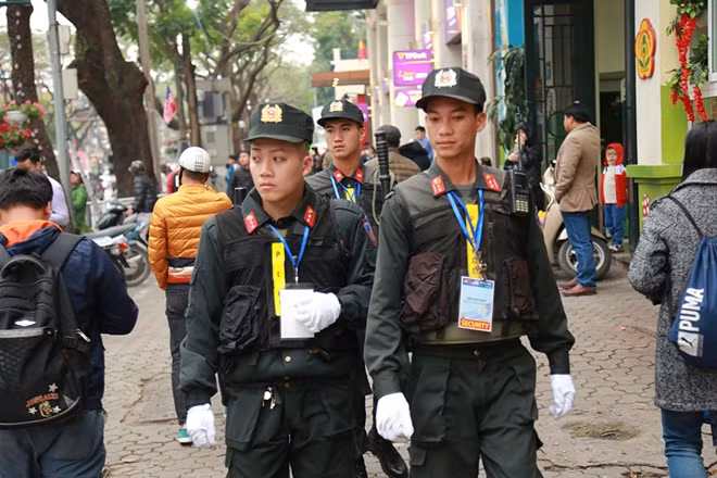 Lực lượng CSCĐ cũng tích cực tuần tra xung quanh khu vực này.