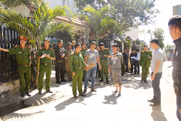 Đối tượng Trịnh Hưng Ý tại hiện trường gây án.