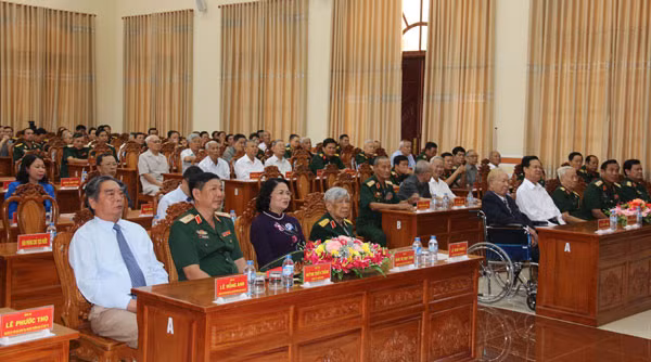 Các đại biểu tham dự buổi họp mặt.