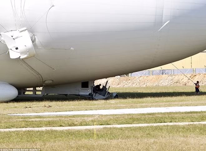 Airlander 10 gặp nạn ngay trong khi bay thử nghiệm. Ảnh: South Beds News Agency