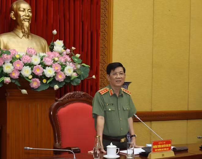 Thứ trưởng Nguyễn Văn Sơn phát biểu kết luận buổi làm việc.