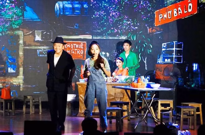 Cảnh trong vở “Tôi đọc báo sáng nay”.