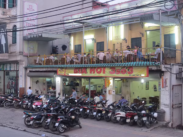 Ngày hè, các quán bia thường có đông dân nhậu lui tới (ảnh minh họa).