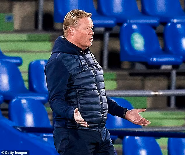 HLV của Barca Ronald Koeman cho rằng Nyom có lời lẽ thiếu tôn trọng với mình.