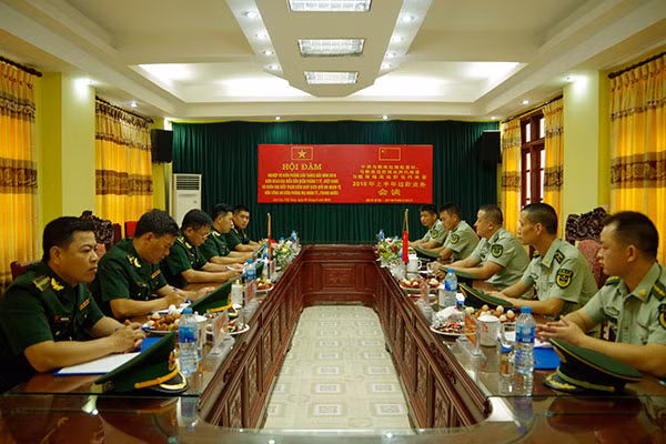 Quang cảnh buổi hội đàm. Quang cảnh buổi hội đàm.