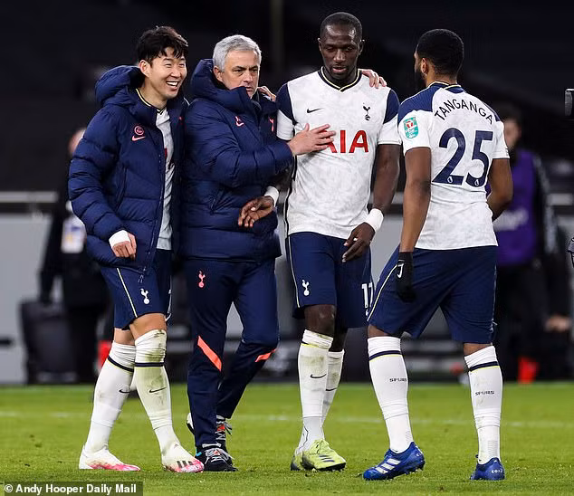 Một chiến thắng dễ dàng và cũng đầy may mắn của Tottenham. HLV Jose Mourinho được coi là người có duyên trong các trận chung kết Cup Liên đoàn khi đã có 4 lần vô địch. Đối thủ của Spur sẽ đội thắng trong cặp đấu giữa MU và ManCity.