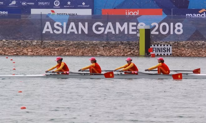 Đội tuyển rowing nữ Việt Nam tiếp tục giành thêm một huy chương bạc tại ASIAD 2018. Ảnh: VNE.