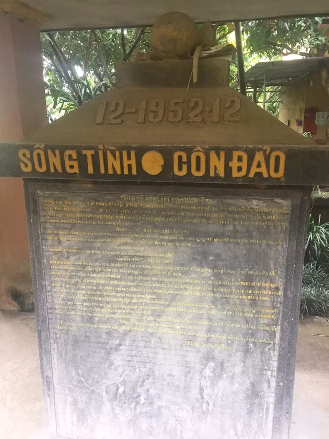 Bên cạnh ý tưởng nhớ đồng đội, đài tưởng niệm còn để giáo dục thế hệ con cháu.