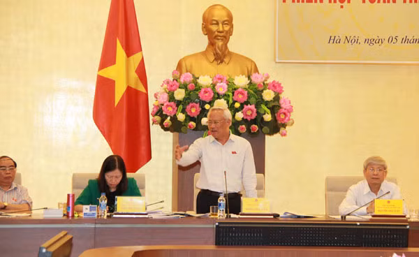 Phó Chủ tịch Quốc hội Uông Chu Lưu phát biểu tại phiên họp