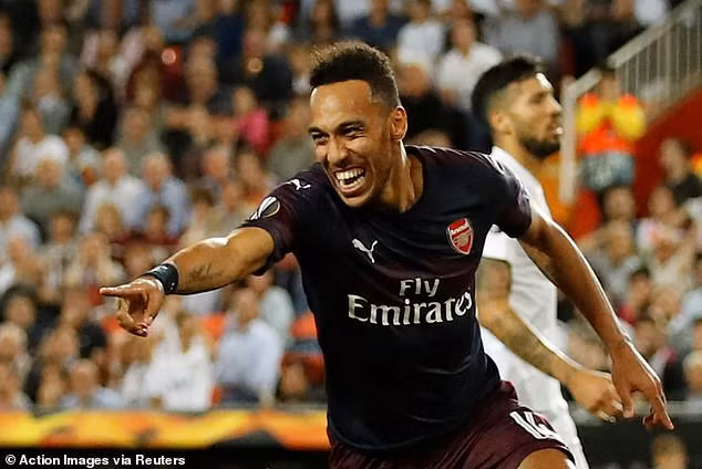 Arsenal hiên ngang tiến vào trận chung kết Europa league sau khi đánh bại Valencia với tổng tỷ số 7-3.